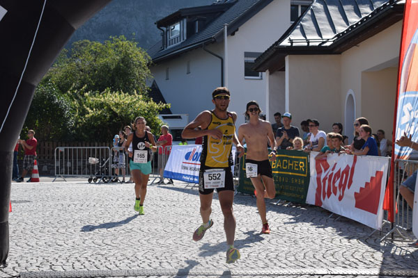 Flo Altenberger (rechts) beim Zieleinlauf